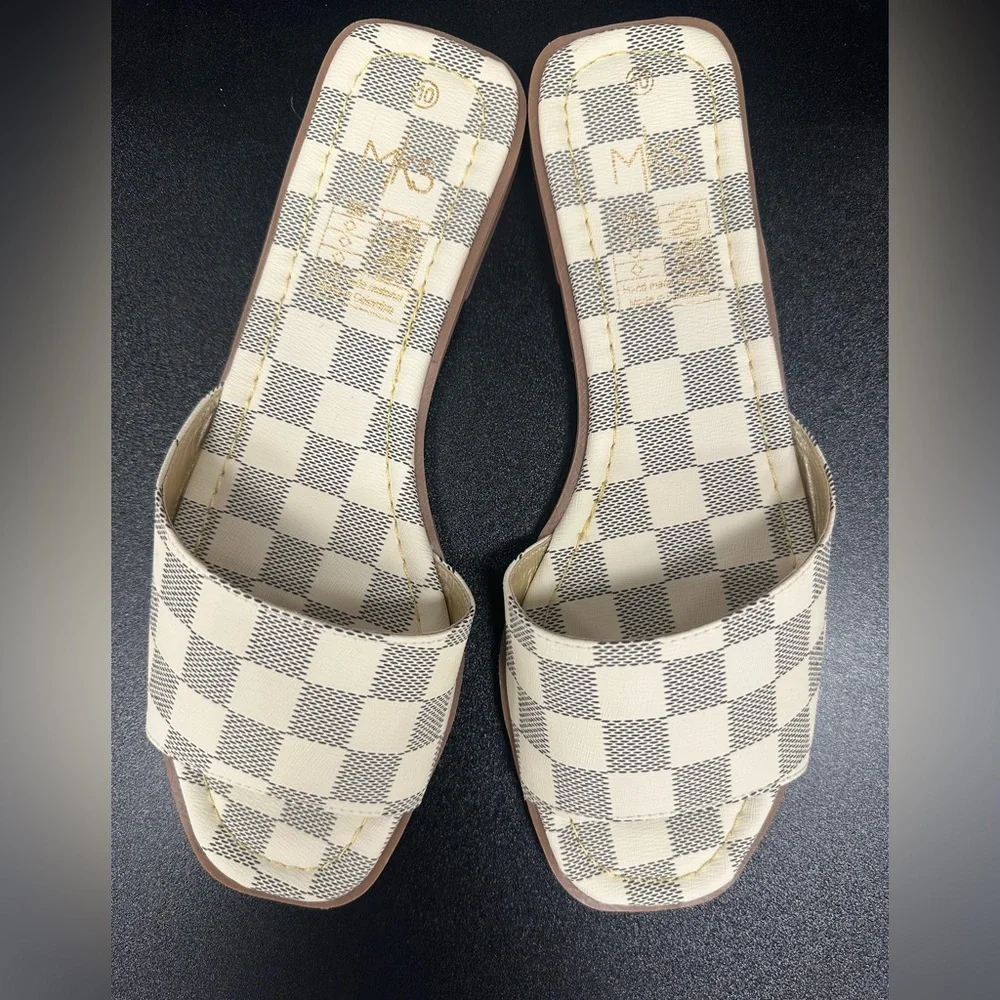Elegant Checkered Slide Sandals - Picture 1 of 2